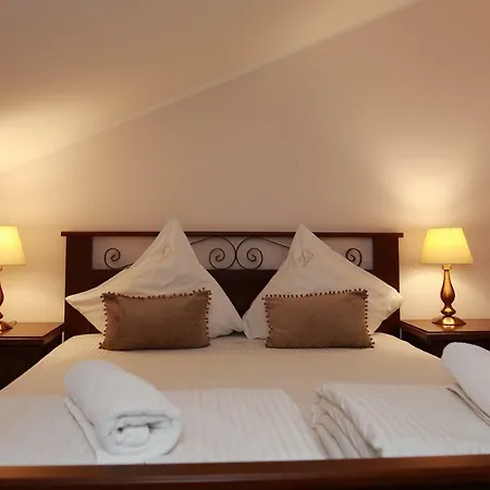 بيت ضيافة Hotel-pensiunea Zefir