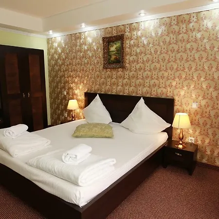 Hotel-pensiunea Zefir بيت ضيافة 4*