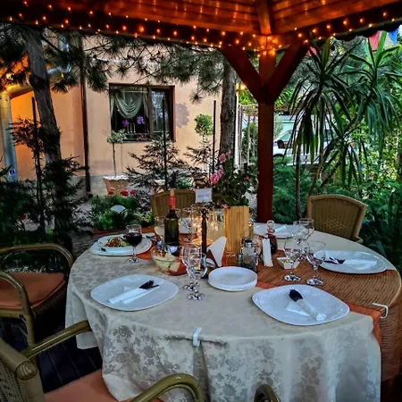 Hotel-pensiunea Zefir Maison d'hôtes 4*